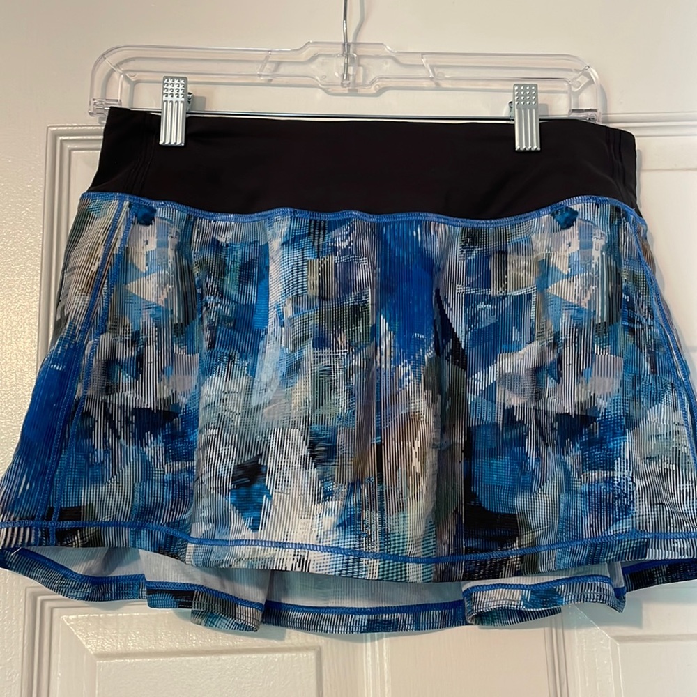 Lululemon size 6 pace rival skirt. Perfect condition.